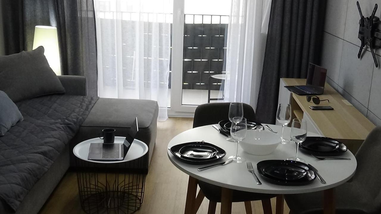 Appartement Esperion 7 Days à Varsovie Extérieur photo